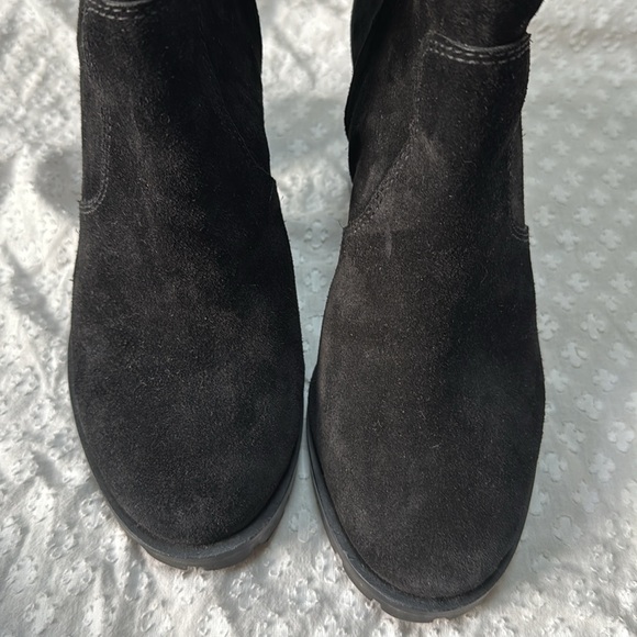 Tory Burch Sofia Lug Sole Black Suede Bootie size 8.5 - Picture 15 of 16